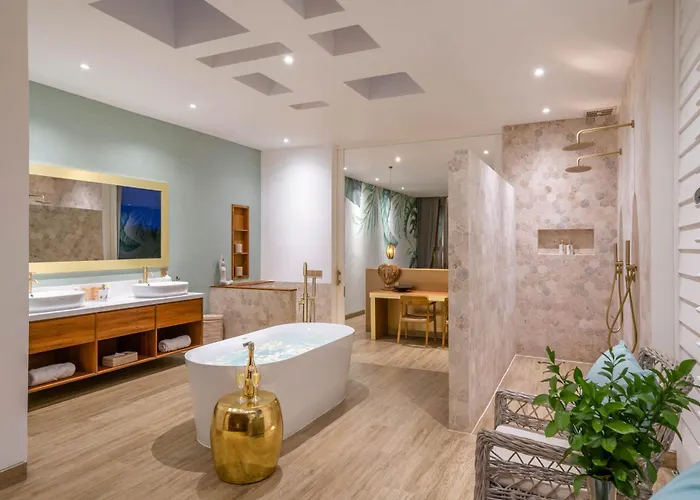Vida And Vola - Majestic Coastal Retreat In Villa *