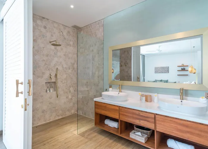 Vida And Vola - Majestic Coastal Retreat In Villa Canggu
