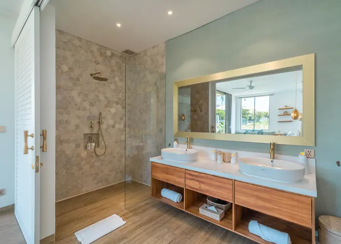 Villa Vida And Vola - Majestic Coastal Retreat In