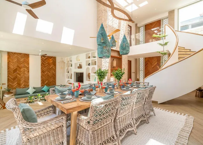 Villa Vida And Vola - Majestic Coastal Retreat In Canggu